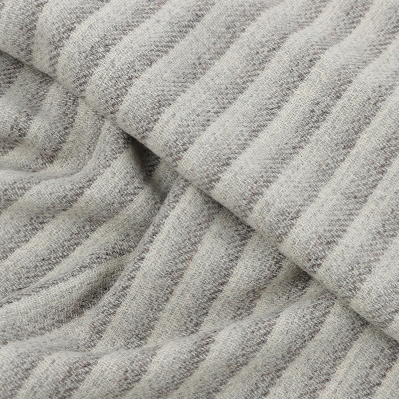 Wizualne przedłużenie tkaniny w pionowe paski