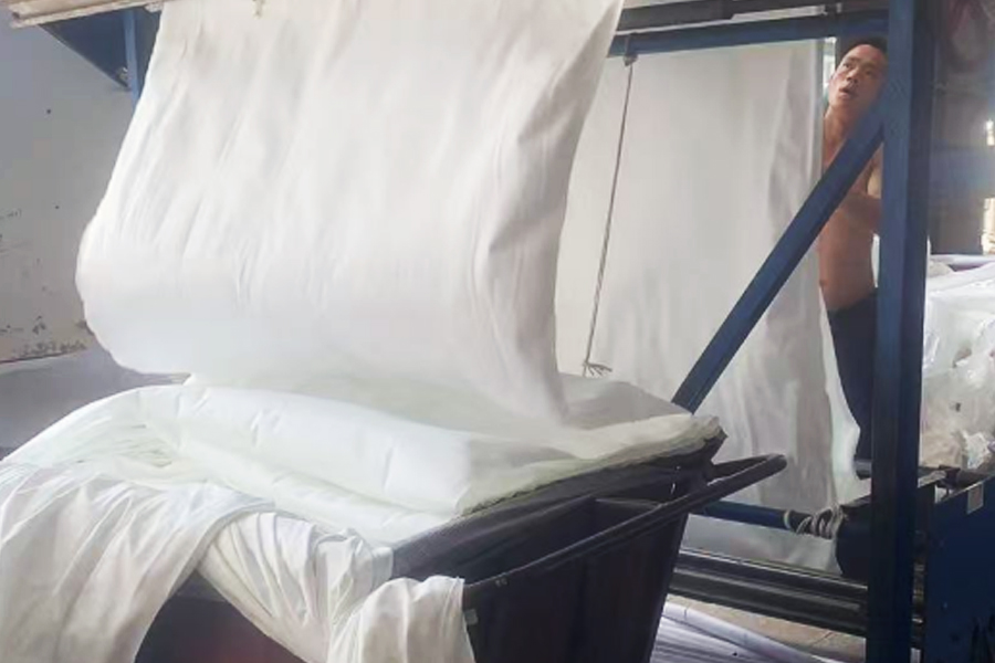 Farbowanie fabryczne - obszar odwracania szarej tkaniny