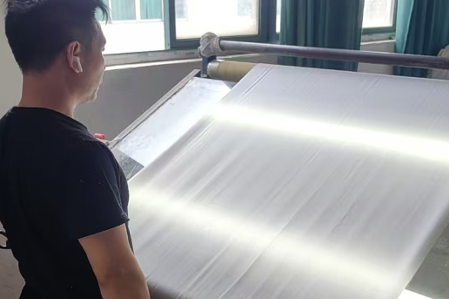 Obszar kontroli gotowego produktu w fabryce barwiącej