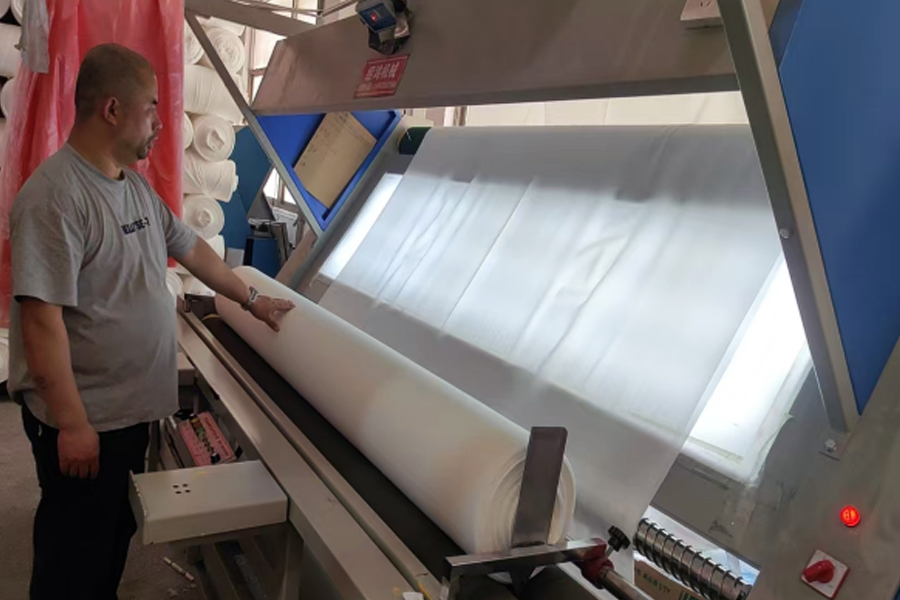 Obszar kontroli gotowego produktu w fabryce barwiącej