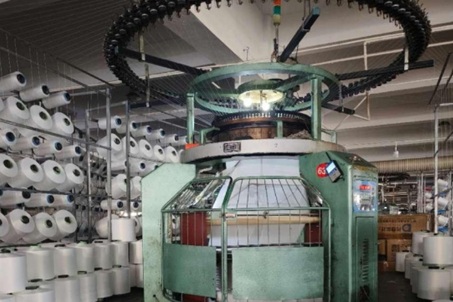 Model produkcyjny z szarej tkaniny - wysoka stopka jednostronna